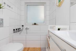 Private Garden Apartment by Renters