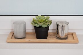 Private Garden Apartment by Renters