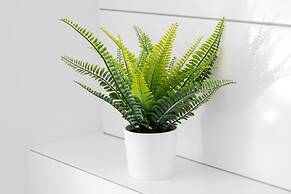 Private Garden Apartment by Renters