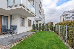 Private Garden Apartment by Renters