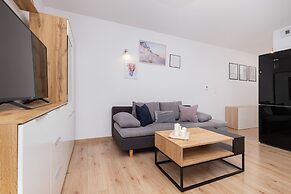 Private Garden Apartment by Renters