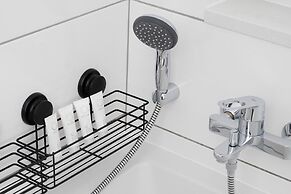 Private Garden Apartment by Renters