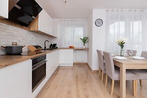 Private Garden Apartment by Renters