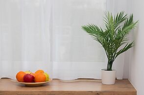 Private Garden Apartment by Renters