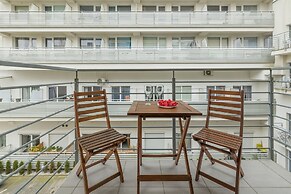 Promenada Gwiazd Balkon by Renters