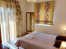 Socrate's Apartment's With Share Pool