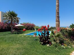 Socrate's Apartment's With Share Pool