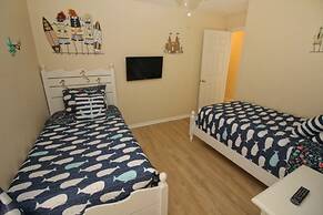 Gorgeous 4 Bed Home In Gated Community! 4 Bedroom Villa by RedAwning