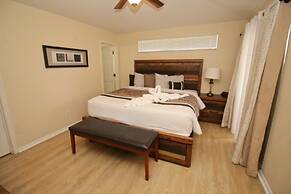 Gorgeous 4 Bed Home In Gated Community! 4 Bedroom Villa by RedAwning