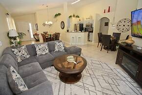 Gorgeous 4 Bed Home In Gated Community! 4 Bedroom Villa by RedAwning