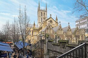 Borough Flat With City Views by Underthedoormat