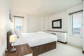 Borough Flat With City Views by Underthedoormat