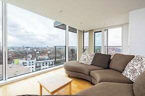 Borough Flat With City Views by Underthedoormat
