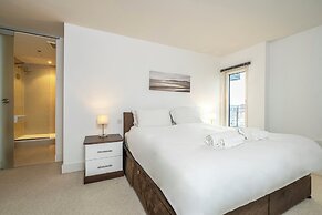 Borough Flat With City Views by Underthedoormat