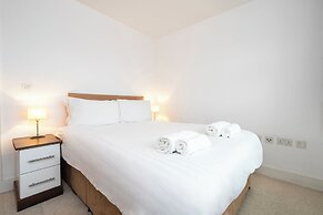 Borough Flat With City Views by Underthedoormat