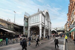 Borough Flat With City Views by Underthedoormat