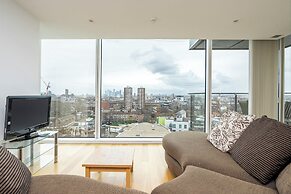 Borough Flat With City Views by Underthedoormat
