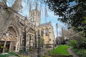 Borough Flat With City Views by Underthedoormat
