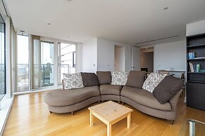 Borough Flat With City Views by Underthedoormat