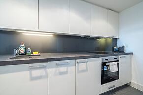 Borough Flat With City Views by Underthedoormat