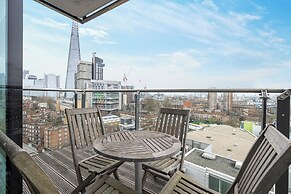 Borough Flat With City Views by Underthedoormat