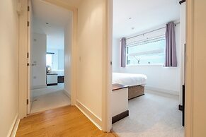 Borough Flat With City Views by Underthedoormat