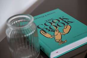 Borough Flat With City Views by Underthedoormat