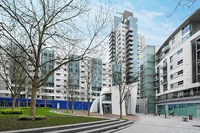 Borough Flat With City Views by Underthedoormat
