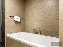 WelHome - Prime 1BR Apartment at Oia Residence