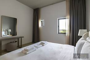 WelHome - Prime 1BR Apartment at Oia Residence