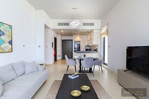 WelHome - Prime 1BR Apartment at Oia Residence
