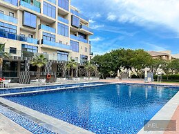 WelHome - Prime 1BR Apartment at Oia Residence