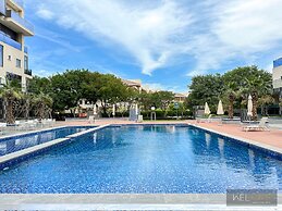 WelHome - Prime 1BR Apartment at Oia Residence