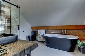 CALUMET FALLS - VILLA