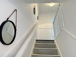 Leeds - 3 Bedrooms - 1bathroom - Parking - Wifi