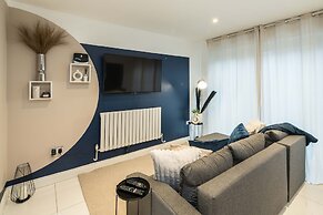 Charming 2-bed House in Central