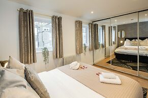 Charming 2-bed House in Central