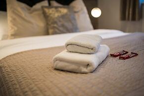 Charming 2-bed House in Central