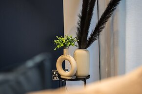 Charming 2-bed House in Central