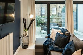 Charming 2-bed House in Central