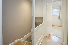 Charming 2-bed House in Central