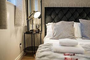 Charming 2-bed House in Central