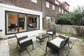 Charming 2-bed House in Central