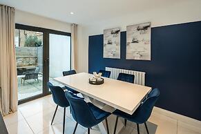 Charming 2-bed House in Central