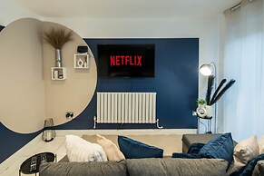 Charming 2-bed House in Central