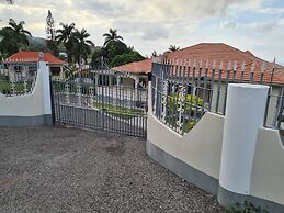 Beautiful 2-bed Apartment in Montego Bay