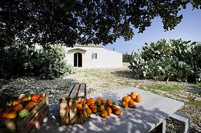 Tenuta busulmone Noto villa e piscina