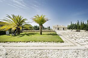 Tenuta busulmone Noto villa e piscina