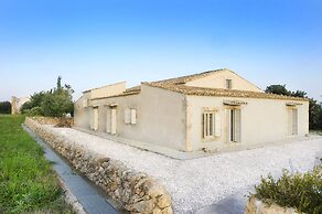 Tenuta busulmone Noto villa e piscina