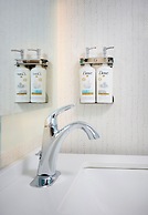 Candlewood Suites Burlington Conference Centre by IHG